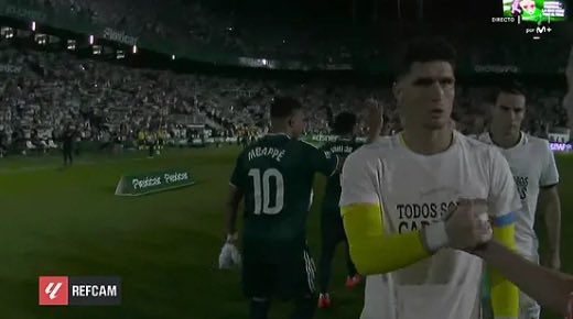AtletiOnTop's tweet photo. TODOS los jugadores del Elche y del Madrid con la camiseta de apoyo a Ceuta menos Vinicius y Mbappe, que ASCO de tíos, luego bien que viven en España y ganan millones aquí.
GENTUZA https://t.co/1tN9pr8hui