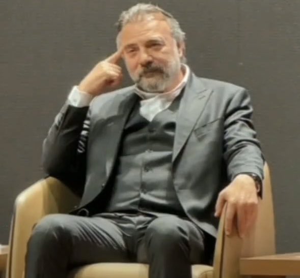 oktayfann's tweet photo. oturdum şu şekil #hamal ’dan haber bekliyorum..🥺 https://t.co/nGp6ZhMzd6