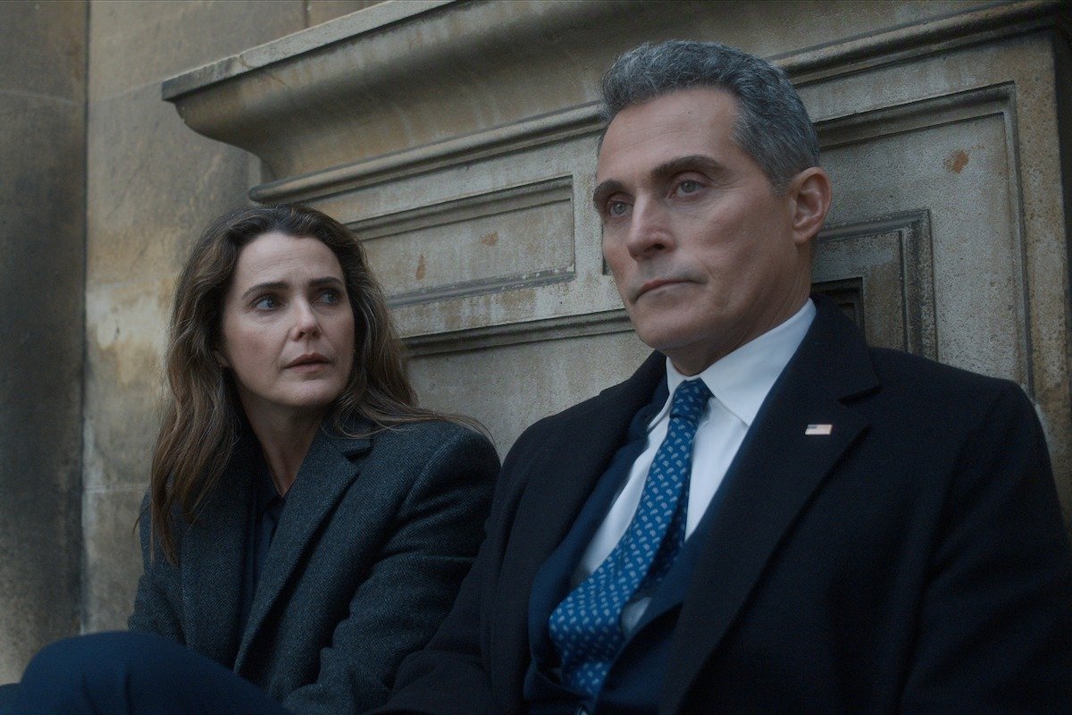 felicityptr's tweet photo. "Não consigo viver assim, imaginando o tempo todo se você está prestes a fugir."
O Hal é vice-presidente dos EUA, mas ele não consegue é viver imaginando se a Kate vai embora ou não.
Esse homem é louco por essa mulher.
#TheDiplomat https://t.co/5Murb8Rq7x