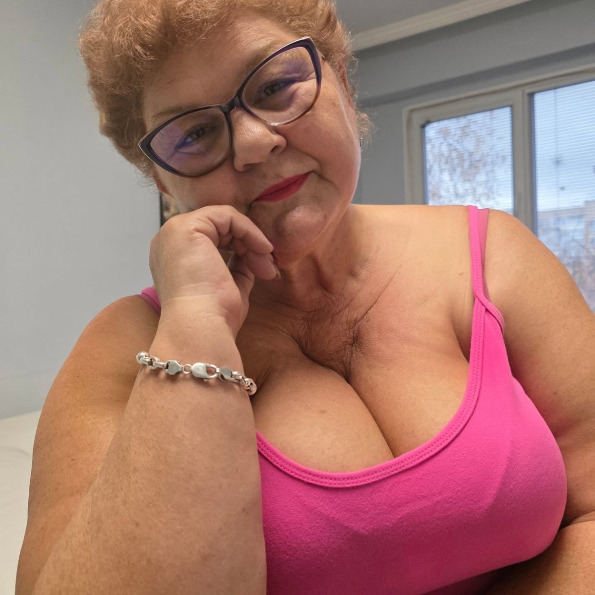 JessicaJeXxX's tweet photo. Granny is a little bored... Let's have fun? 😈 https://t.co/81aBDb3DCw https://t.co/QCclXmaepV
