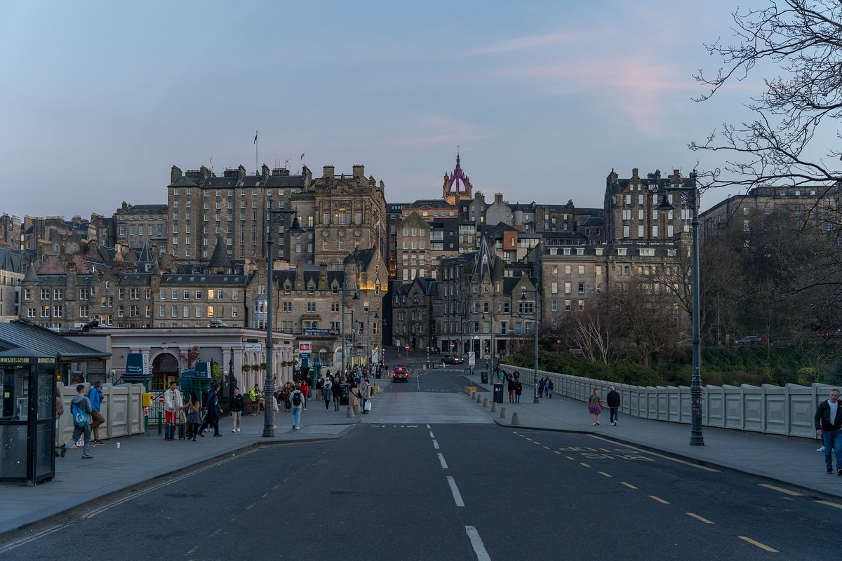 MickieBert062e's tweet photo. Edinburgh’s skyline! https://t.co/q4l4mYIw3u