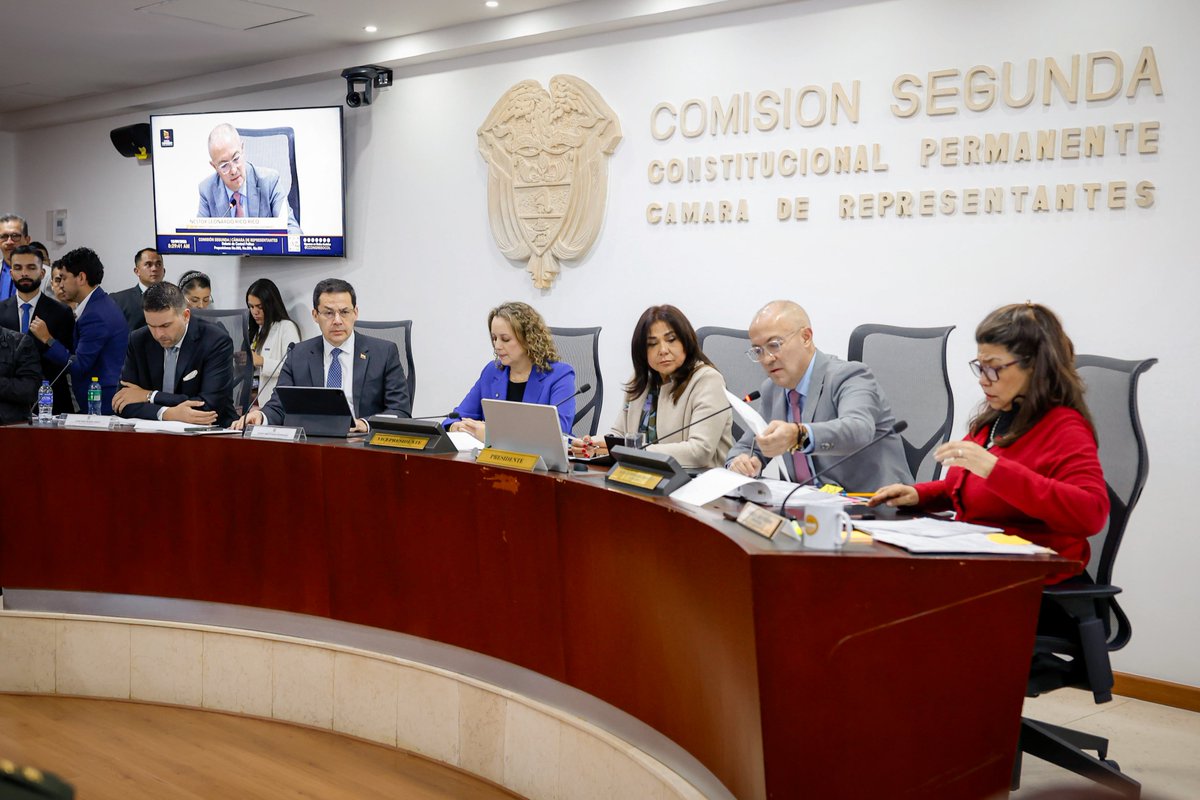 BGRuddyArias's tweet photo. Por delegación del ministro @generaljmora, hoy presentamos ante la @Comision2camara el panorama presupuestal del #SectorDefensa y las @FuerzasMilCol, dando un contexto real de la situación fiscal y ofreciendo respuestas a los interrogantes de los honorables representantes. 🇨🇴 https://t.co/03gJ8nClH5