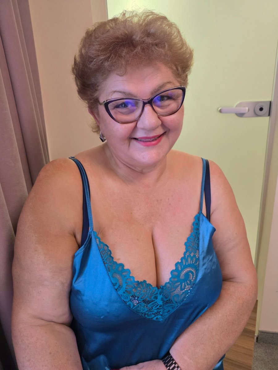JessicaJeXxX's tweet photo. Would you date a 64yo grandma? https://t.co/81aBDb3DCw

◯ Yes     
◯ No     
◯ Depends https://t.co/taNO6ORMjA