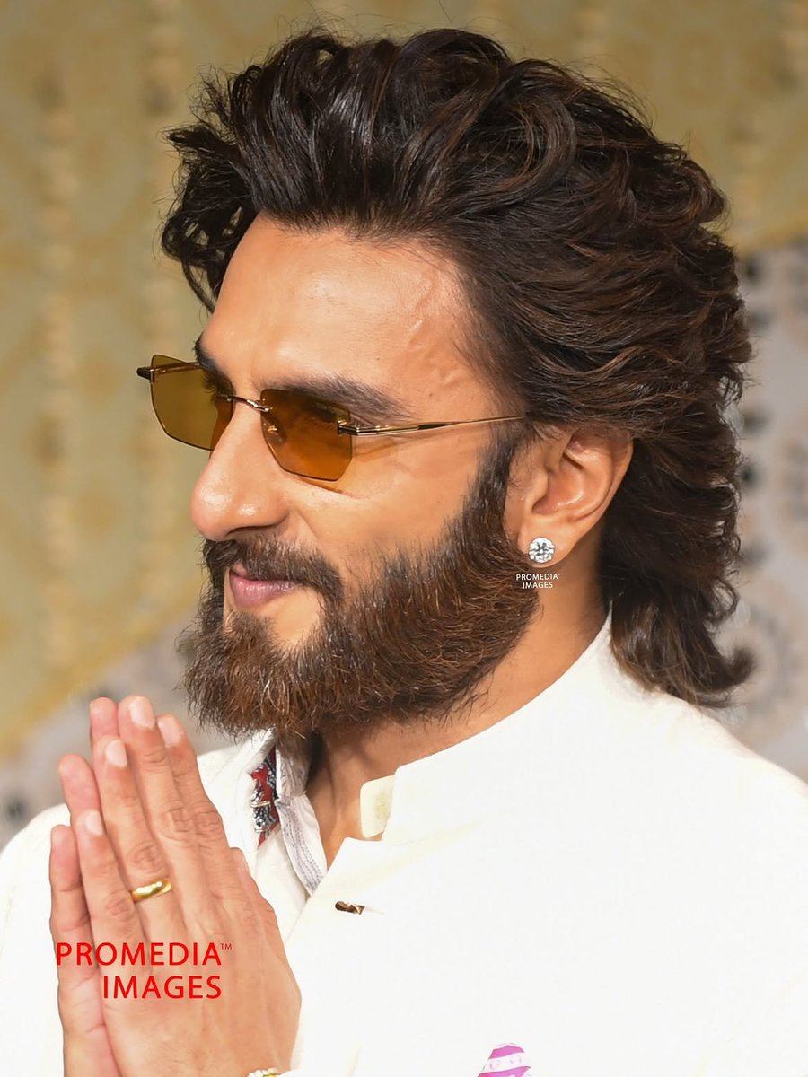 RanveermovieFC's tweet photo. Ranveer Singh at the Ambani Ganesh Chaturthi celebrations 😍🔥 #ranveersingh https://t.co/DfZfa3zk56
