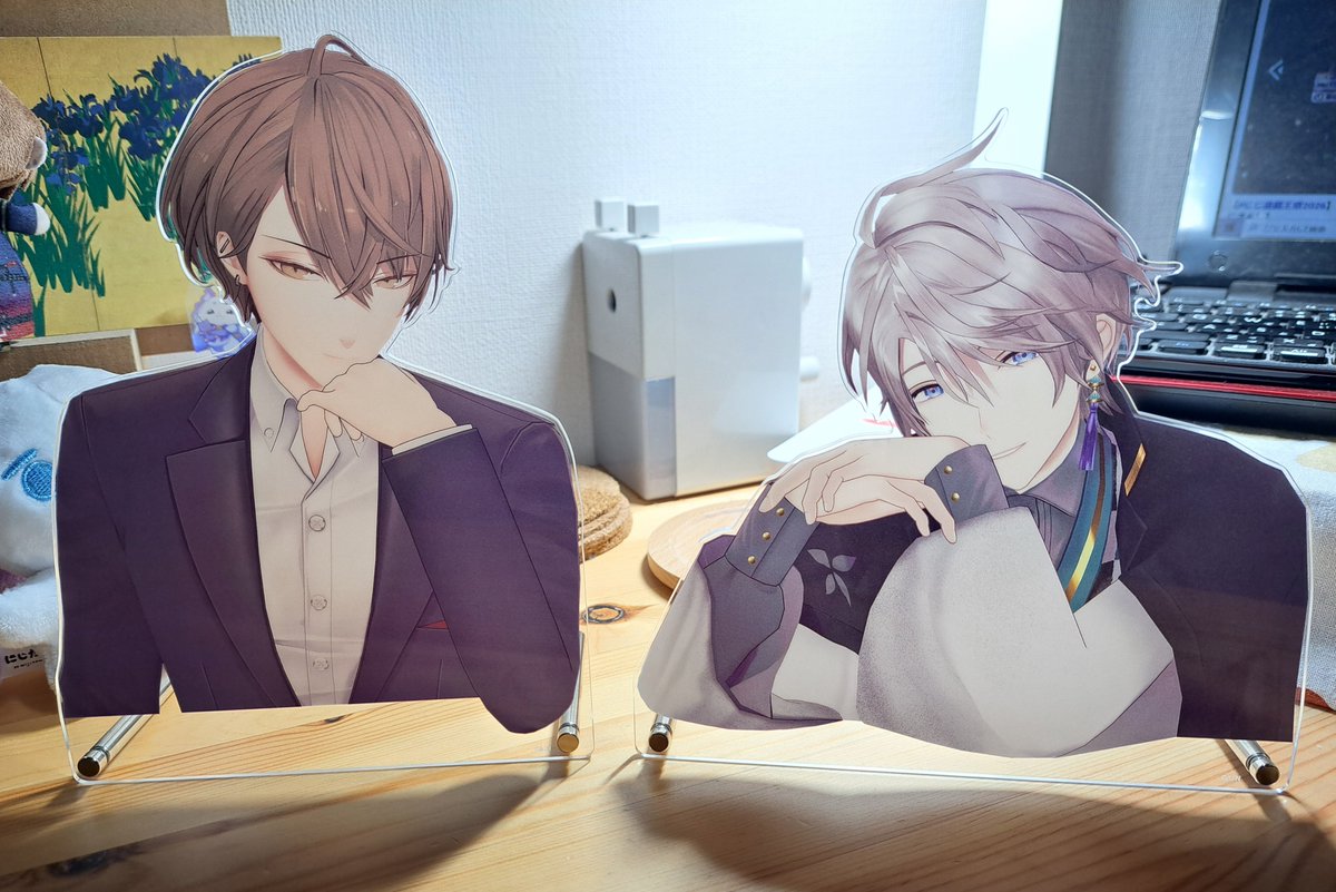 tatuki0's tweet photo. 夜中に組み立てるアクリルパネル。 https://t.co/N4aK6LBiit