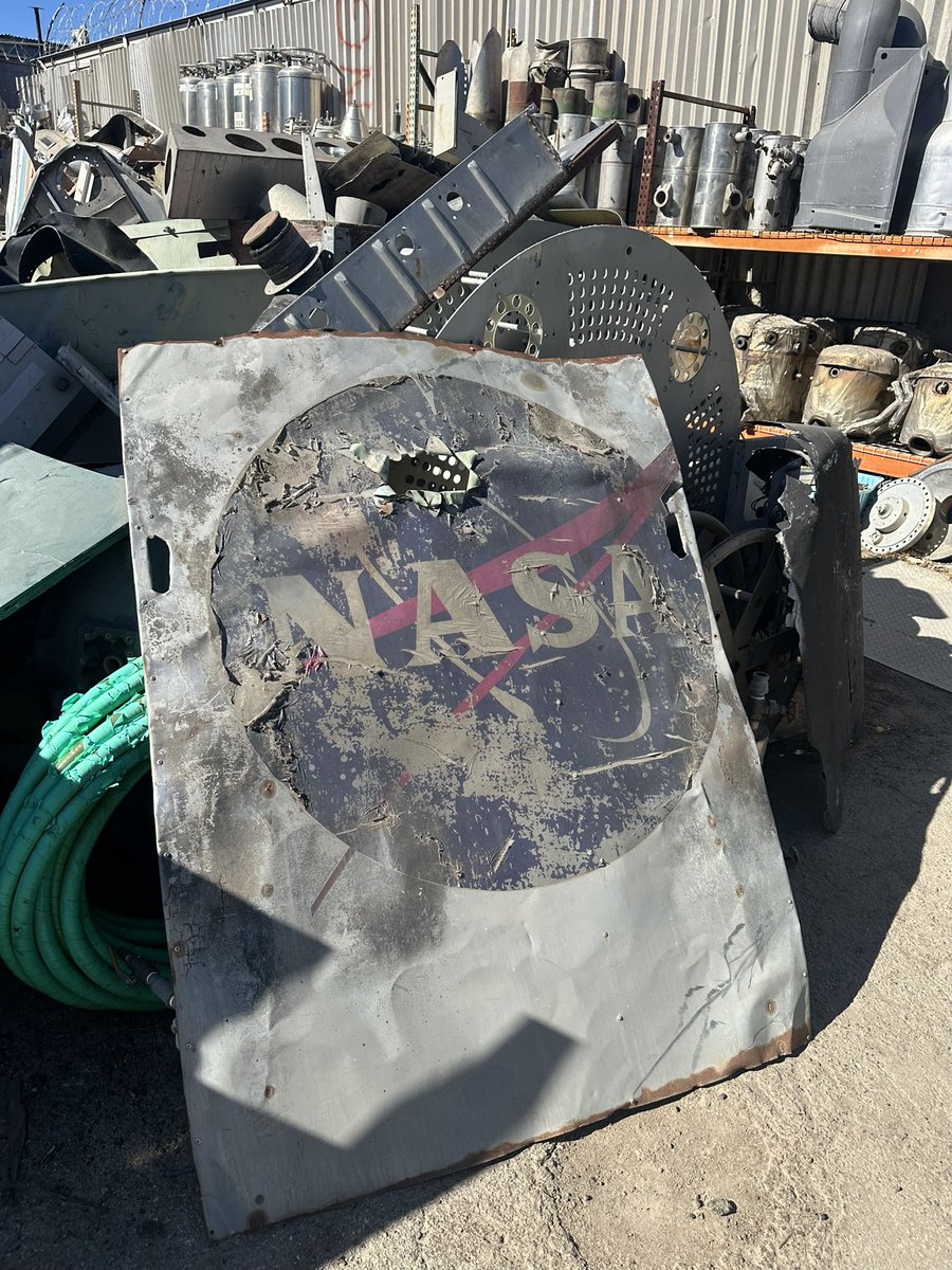 Johnmcelhone's tweet photo. If you ever lose me you’ll find me at the Apex Surplus scrapyard, Burbank, California https://t.co/VoR4obVb7I