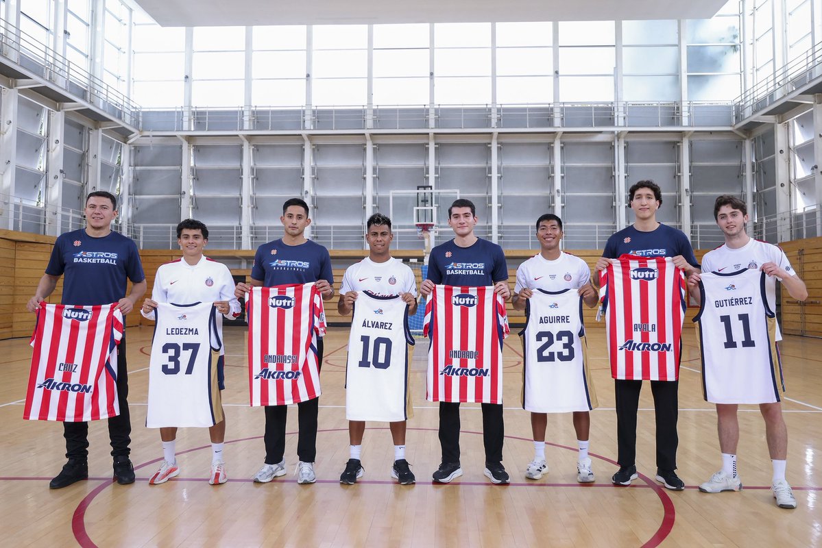Chivas's tweet photo. 🙌🏼 ¡Un placer reunirnos, @AstrosJalisco! 🏀

👀 ¡Atentos a los videos que vienen! 🔥 https://t.co/NkbUtSjbJ5