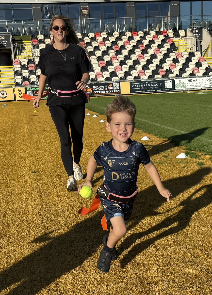 DRA_Community's tweet photo. 🐉Community | Sinclair Group Little Dragons 
This week our Little Dragons continued to practice their passing , kicking and catching , this week with tennis balls as well as the rugby ball.
We also worked hard on listening, being polite and tagging each other.
@dragonsrfc https://t.co/qABYc2tngG