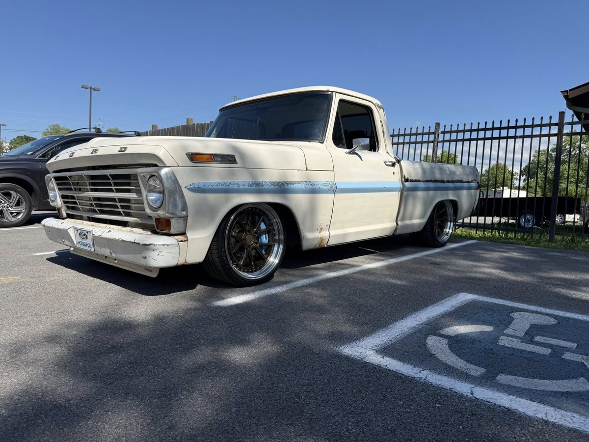 AutoMeter's tweet photo. It’s #TruckTuesday and we couldn’t pass up sharing this classic!

#bumpsideford #classictruck #fordperformance https://t.co/iWzVtJNQDk