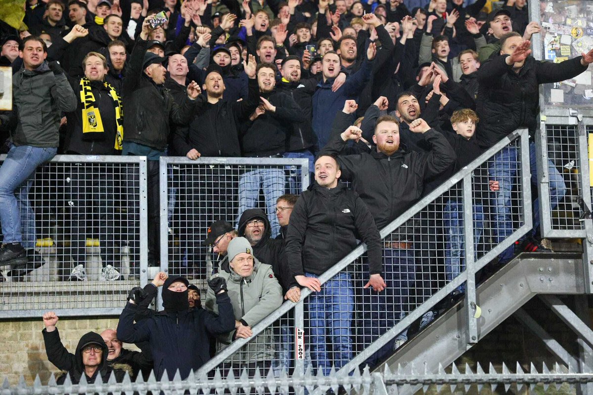 SVVitesse's tweet photo. Uitvak Heracles Almelo - Vitesse = UITVERKOCHT 💪🏻💛🖤
#Vitesse #Hervit https://t.co/r07f0yaD5Q