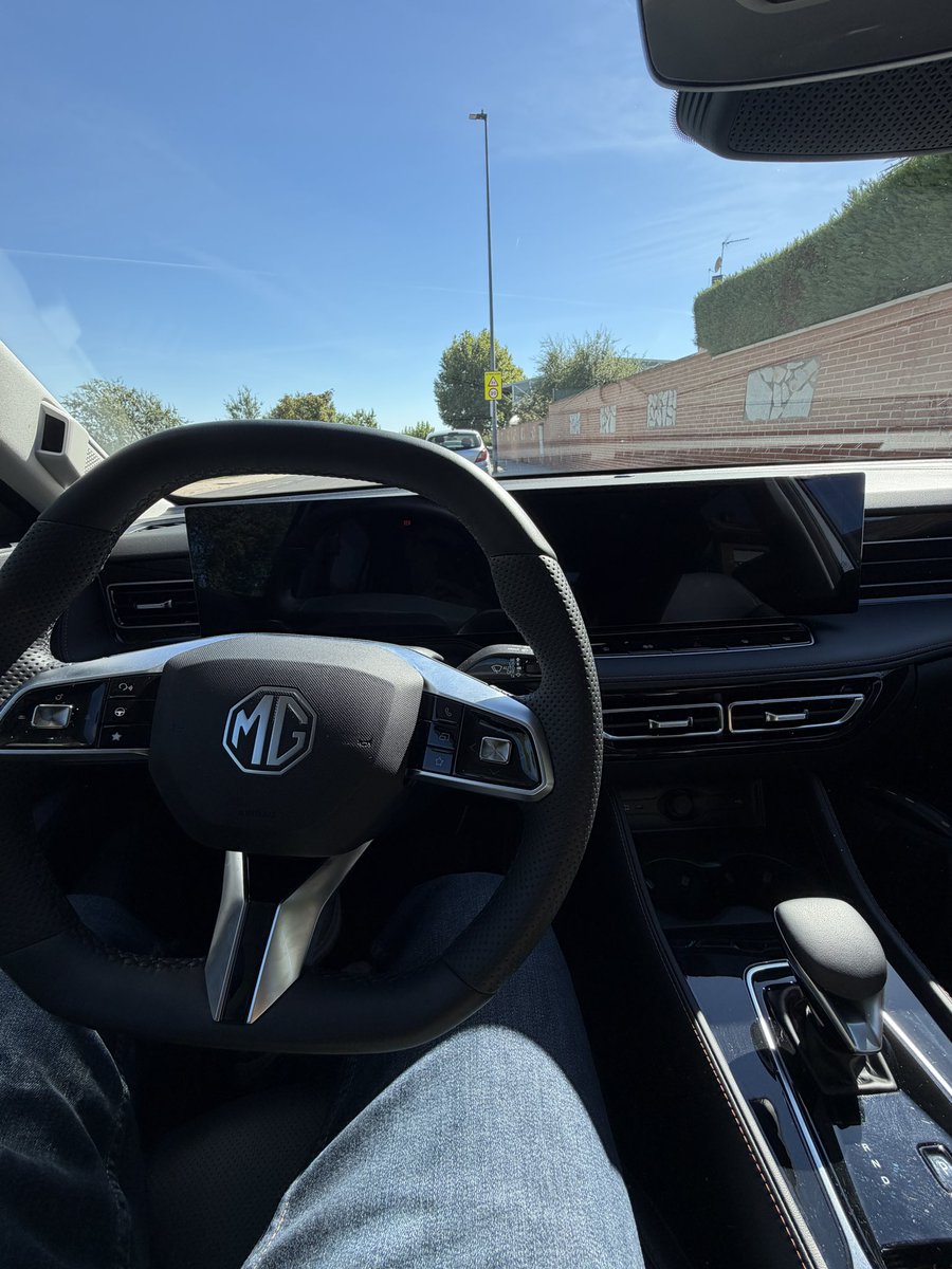 nemoreporter's tweet photo. Cada vez que pruebo un PHEV menos me convence esta tecnología. No sé si es que en mi Golf GTE está bien resuelto o simplemente que me he acostumbrado. Pero, de verdad, si estás pensando en el PHEV como opción, prueba un eléctrico https://t.co/uvcpn9Jlwp