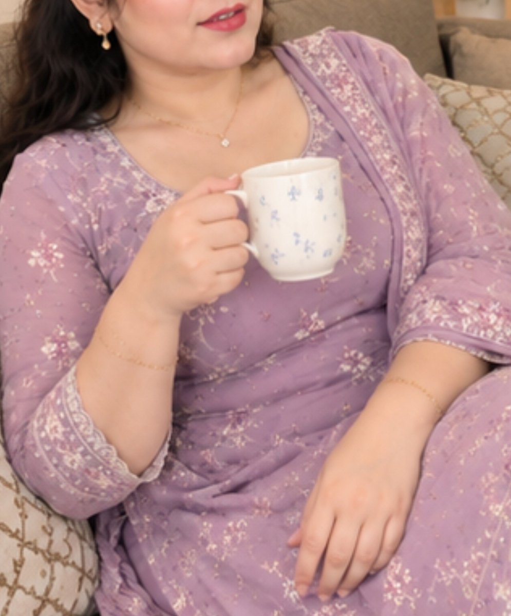 SisterxBrother's tweet photo. Shalwar kameez is a dress that looks very good on everyone. https://t.co/8CwKjekQpB
