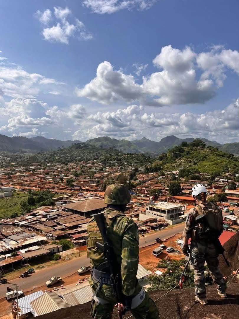 Cotedivoireoff_'s tweet photo. Coopération Côte d’Ivoire - France : Du 7 au 17 septembre 2026, le Bataillon d’infanterie montagne des FACI-Forces Armées de Côte d’Ivoire et un détachement de Chasseurs  alpins français s’entraînent ensemble à Man dans la région du Tonkpi .  

Ce partenariat militaire opérationnel vise à renforcer les compétences des deux armées en montagne et à améliorer leur interopérabilité sur le plan tactique.