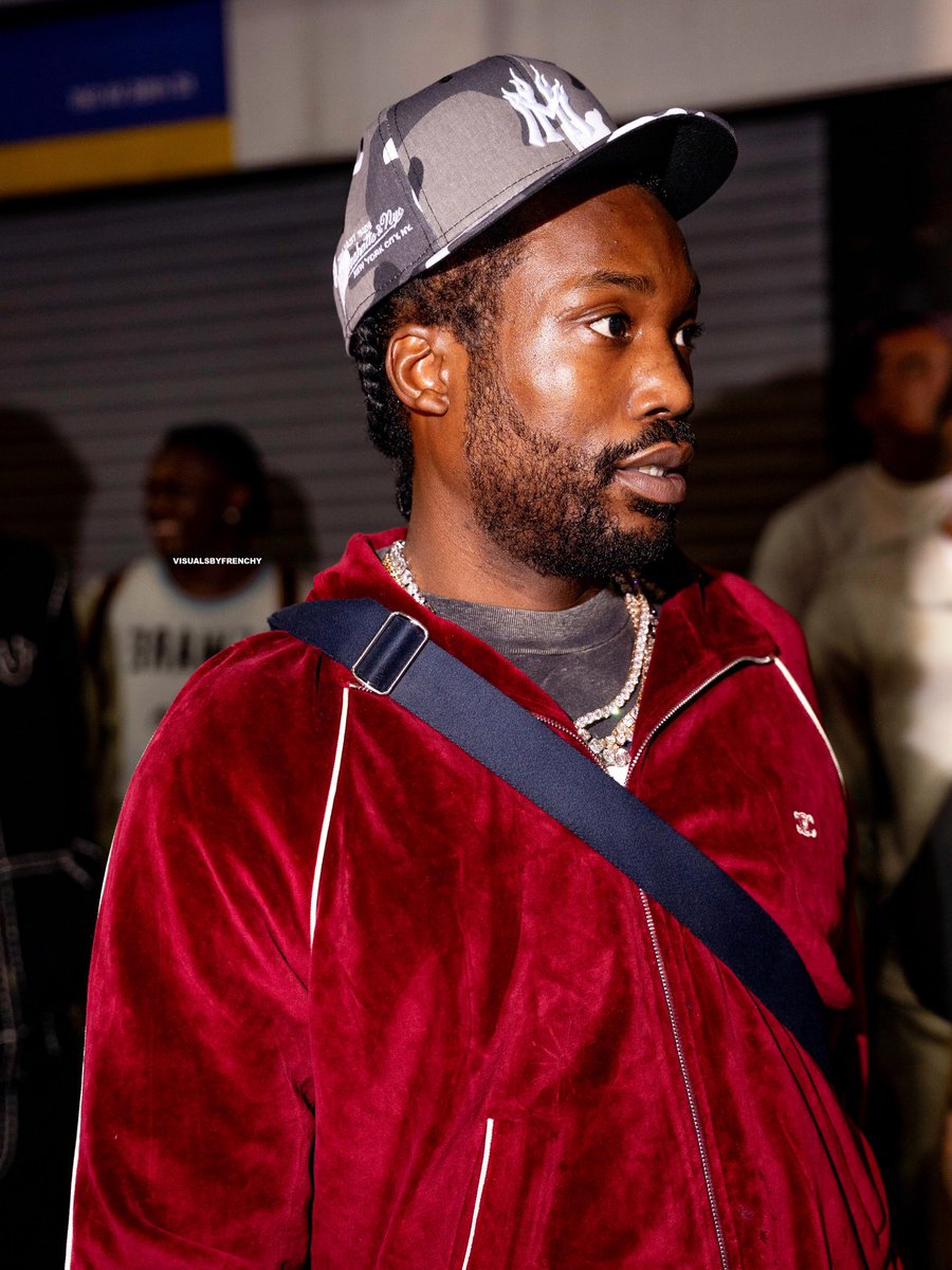 wavecheckers's tweet photo. Meek Mill in NYC with Cash Cobain 💎 https://t.co/rXXUDioVcm