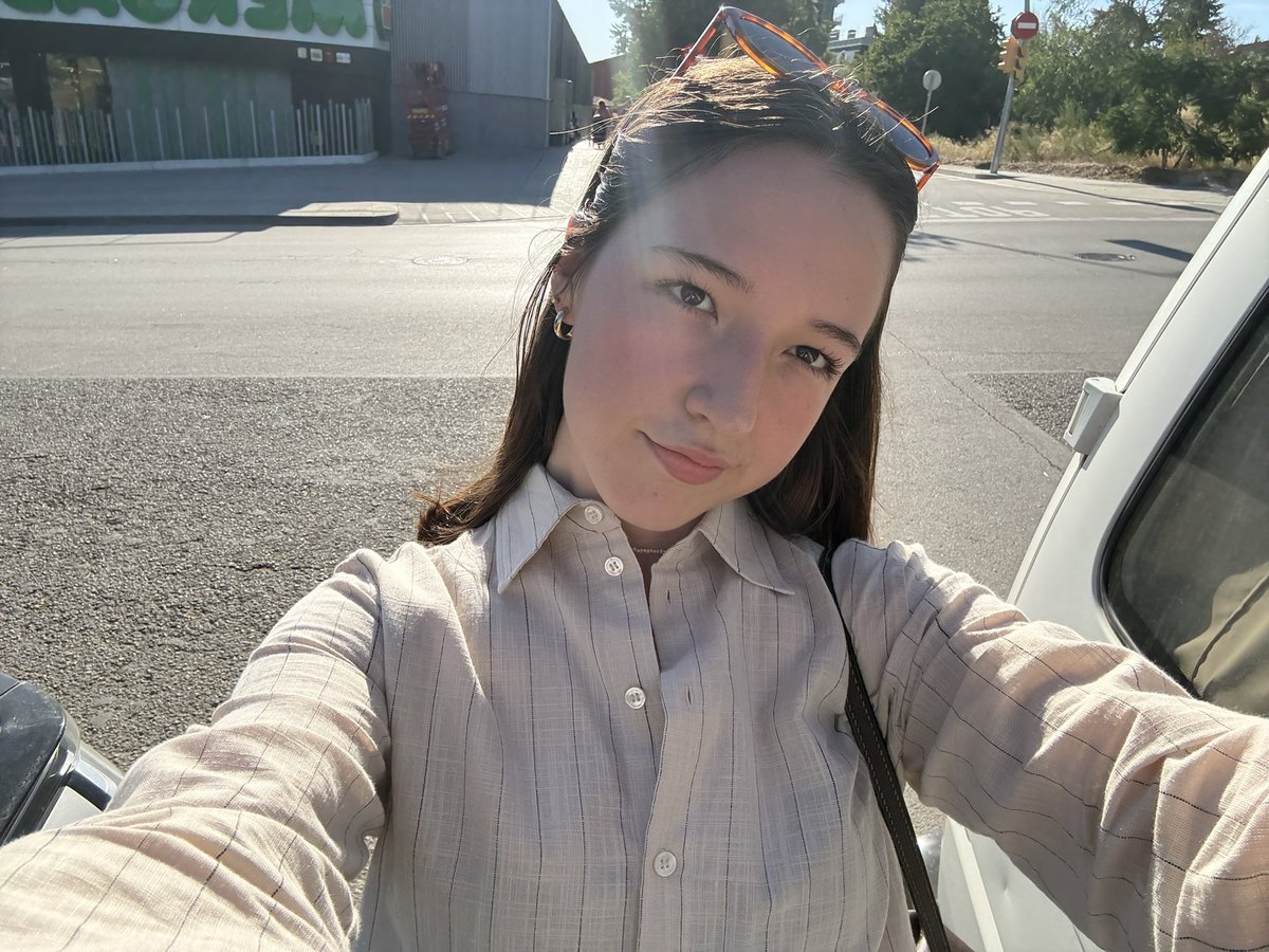 babyberry2008's tweet photo. Quiero más hombres patéticos cuya mayor aspiración sea pagar mis caprichos 💕🥱 https://t.co/In2FaykTWZ