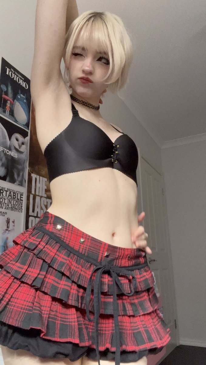 mibpilled's tweet photo. this is a screenshot from a video so my hand is moving but anyway... armpit and tummy :) https://t.co/57hK8HvOY0