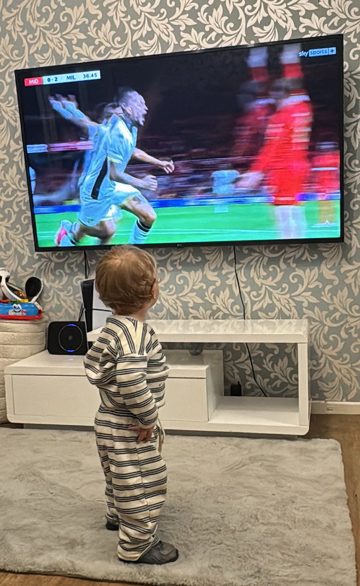 amberr0se91's tweet photo. Safe to say he’s Millwall through and through 🙌🦁 

Albie is very happy with the result so far 🙌🥰 

COYL! #millwall #millwallfc #millwallfan #13months #footballmad #mylion #coyl https://t.co/F2mikx0aY0