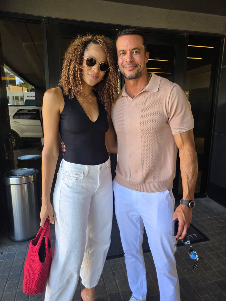 DishinDays's tweet photo. An unexpected run in at the Harvest Celebrity Gifting Suite presented by the Mariana Group had Sal Stowers (Lani) and Matt Cedeno (ex-Brandon) meeting for the first time

A lil @DaysPeacock history here 🤗

Who can guess their character's relation? https://t.co/4fyqDF5xRT