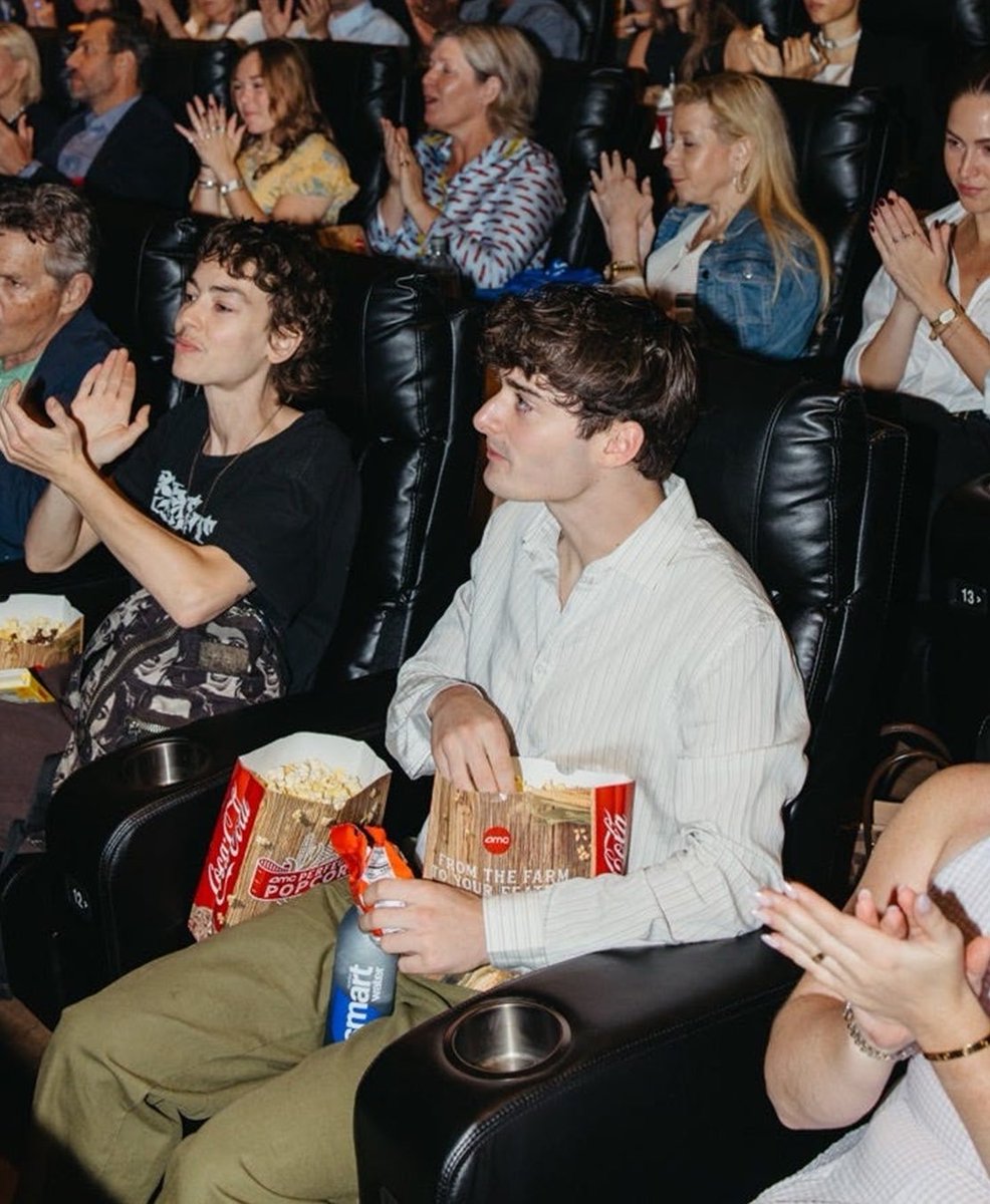 KiomiMx's tweet photo. Me watching the movie #StealingFromPablo https://t.co/SLLijGcotB