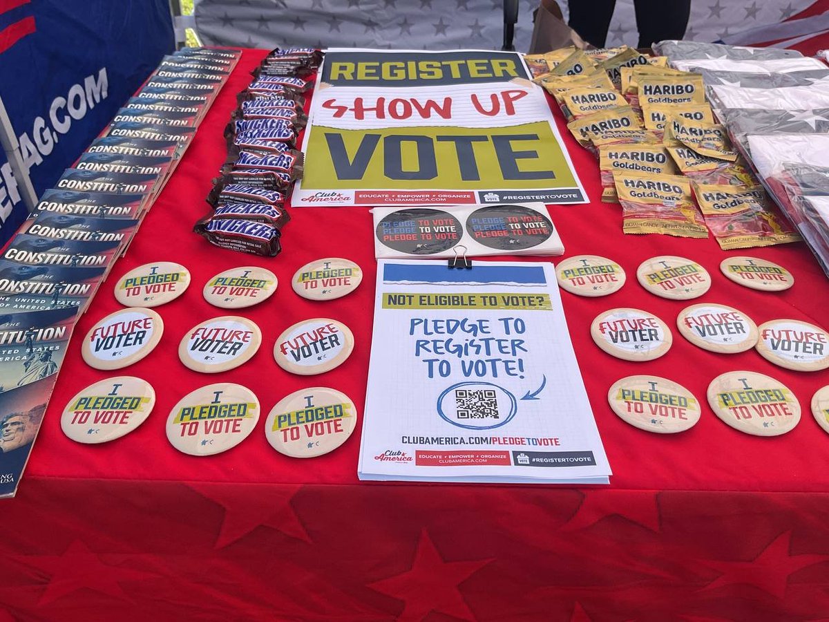 ReneeMcevilly's tweet photo. Celebrating National Voter Registration Day in Washington County NY!

Flying the Flag proudly and empowering the community.

#CheckYourVoterStatus
#PledgeToVote https://t.co/npcmrm3IxW