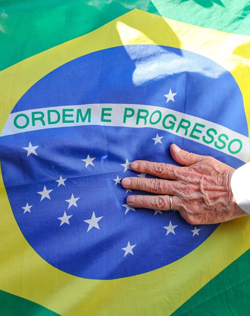 WellingtonSMABC's tweet photo. No Dia Internacional da Democracia, o Brasil vive um momento de instabilidade e ameaças que não podemos ignorar. Em ano eleitoral, defender a democracia é defender o voto e a soberania popular. Lula é a única liderança capaz de garantir esse caminho. https://t.co/GfhIrdkdri