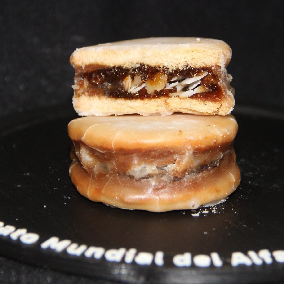 ValorieChimeno's tweet photo. And the world’s best alfajor is from Catamarca! At the 5th World Alfajor Championship, El Rodeo won top honors with vanilla cookies, coconut, fig jam, walnuts, dulce de leche, and glaze. Over 420 entries from 11 countries competed. Which regional https://t.co/3XqM3w2ggO