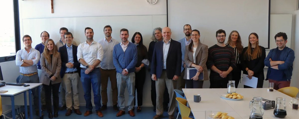AlejandroCid_uy's tweet photo. Invitamos a la sede de @UnivMontevideo en el Parque de Innovación del @LATU_uy a @dgaragorry y Matias diMartino, directores de Vidart, el Centro Nacional de IA.

Tremenda reunión, mil sinergias, y todos en la UM encantados de arrimar el hombro. Arriba 🇺🇾!

https://t.co/gAgdVBQCcU https://t.co/Fkl7oTd2qJ