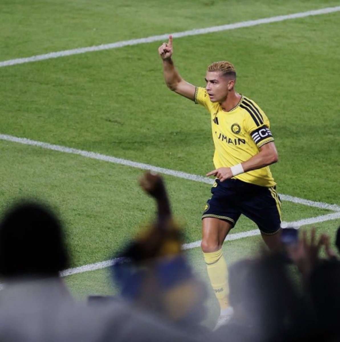 o_ijz's tweet photo. مشكلة النصر في رونالدو، بس محد يبي يعترف. بداية الموسم الفريق كان يلعب بدون رونالدو برتم سريع وضغط عالي، والكل يقول شخصية النصر ما زالت موجودة. يوم رجع تغيّر كل شيء. جيسوس وهو جيسوس، بشخصيته وقوته، ما قدر يفرض كلمته على رونالدو.. تبون الطبنجة ذا يقدر عليه #النصر_العين https://t.co/EYTwRcbrzC
