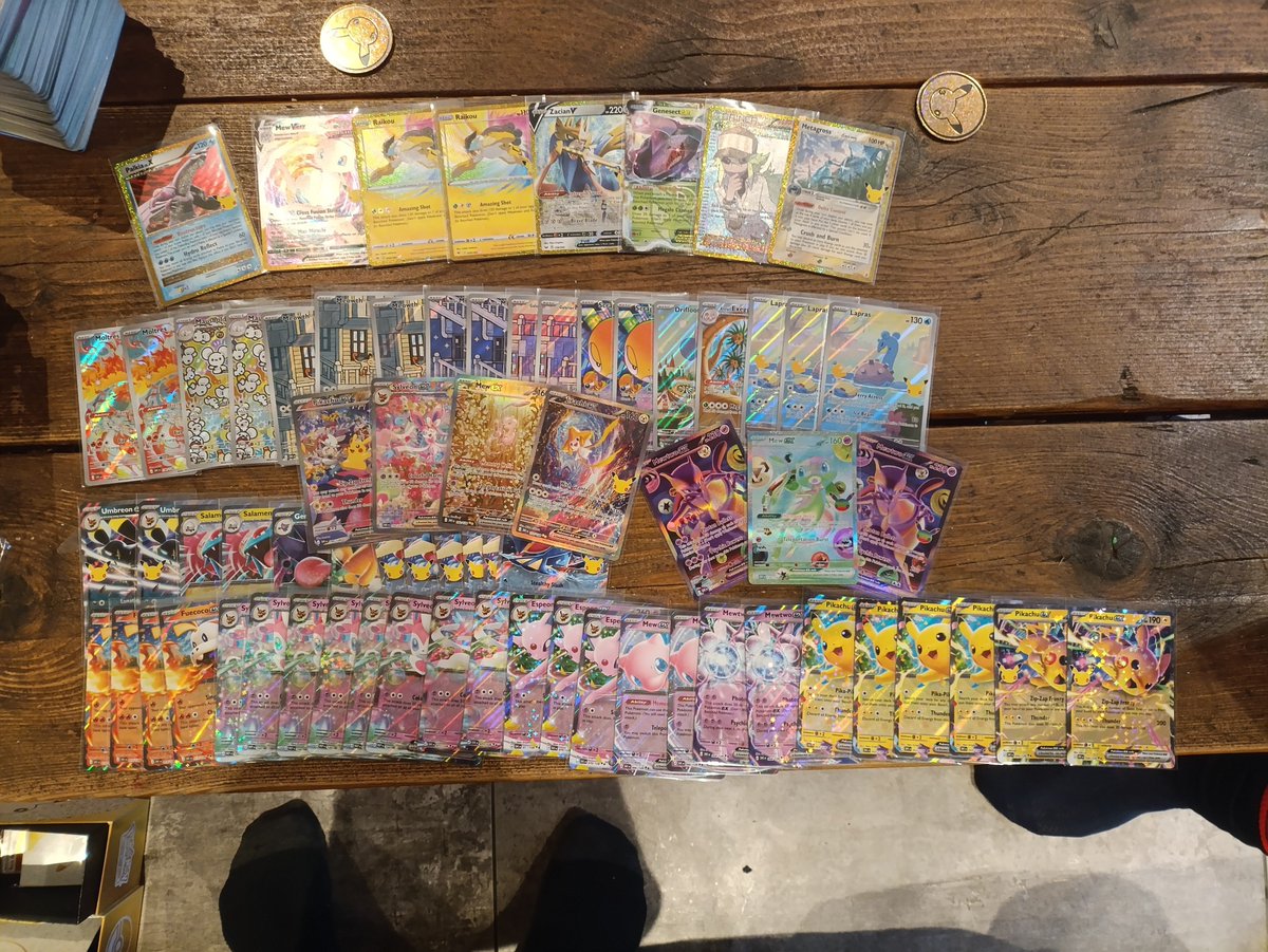 Raymond29802671's tweet photo. Pulls from our 30th Celebration packs, Pretty happy with the result 😁(+ the damage) https://t.co/mEsL8UAiDB