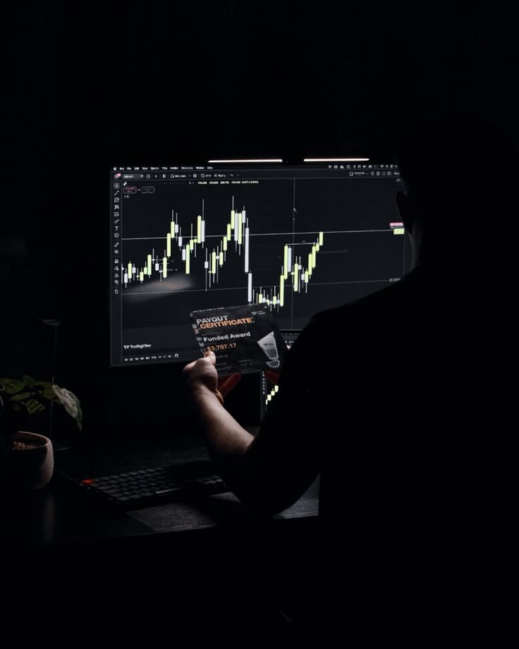 Manuton0x's tweet photo. En crypto, l’ennui pousse souvent aux mauvaises décisions.

Quand il ne se passe rien, beaucoup cherchent un trade.
Quand ça bouge, beaucoup entrent trop tard.

Savoir attendre fait partie de l’avantage. https://t.co/GJCoSApeJX