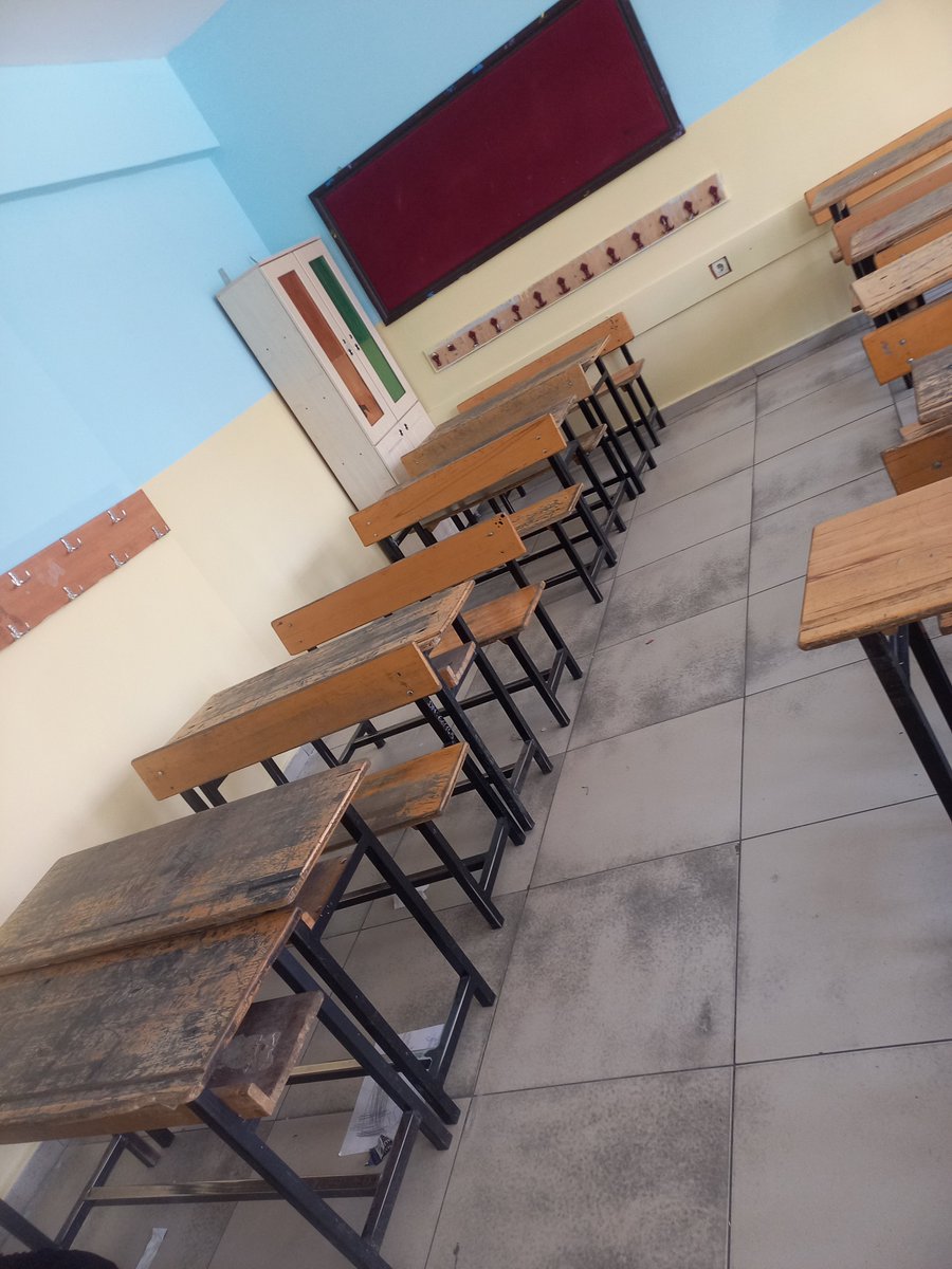 ozlemhamza65's tweet photo. @tcmeb Evet başladı. Yeni yıla hiçbir hazırlık,temizlik,eksik giderme,yenileme,boyama yapılmadan başladı👏 https://t.co/jHzDcKCgGU