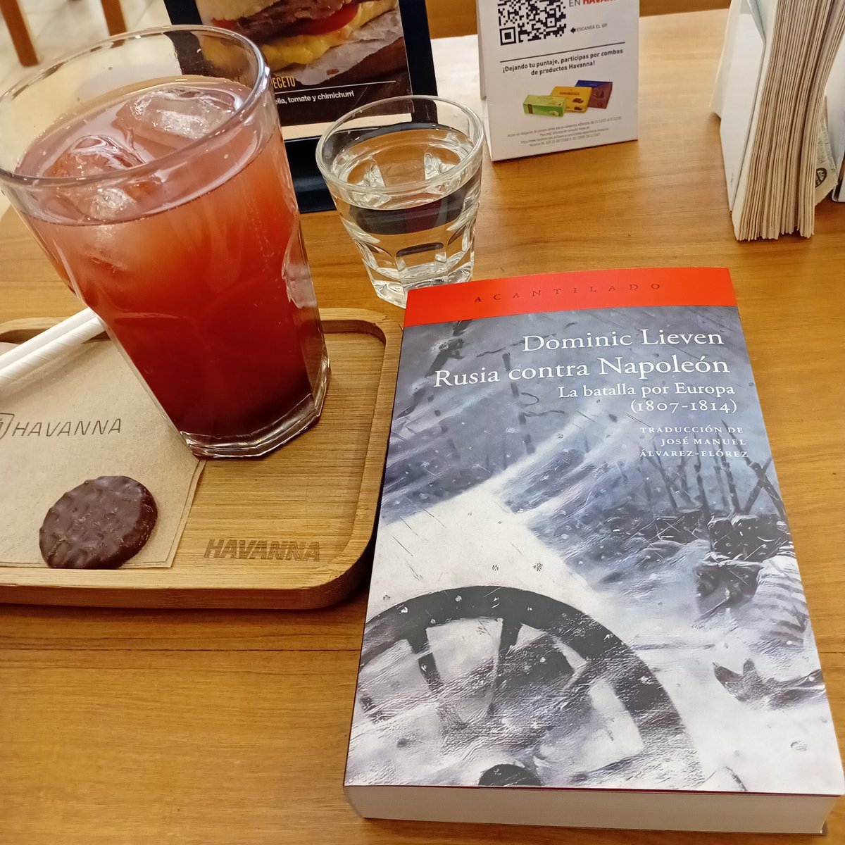 Carlyn_Paz's tweet photo. Tarde de frutos rojos, Rusia y Napoleón.
📚🍷 https://t.co/UVMBiSGSCJ