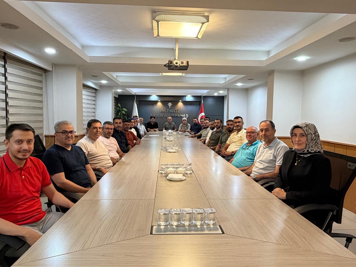 akparti_karatay's tweet photo. İlçe Başkanımız Akif Demirci başkanlığında haftalık Yönetim Kurulu Toplantımızı gerçekleştirdik.

Toplantımızda teşkilat çalışmalarımızı, Karatay’ımızın gündemini ve hemşehrilerimizin taleplerini değerlendirdik.

Birlik ve beraberlik içerisinde, Karatay için çalışmaya devam ediyoruz.

@avakifdemirci