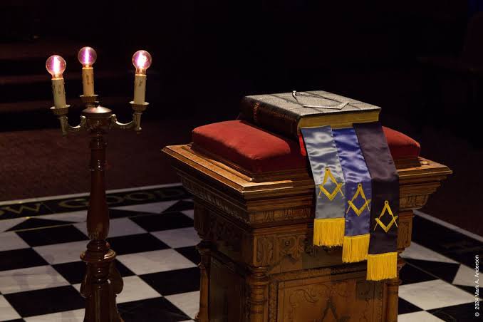 PhievAngel's tweet photo. Benjamin Franklin wrote the VSL Mason Bible in 1734 it was then implemented in the United States when the first major member happened to be the first president George Washington. The manuscript in the page of the Free Masons depict a diagram of how they were formed at the center is a book with three candles, those three candles are in Catholicism, Christianity, and Judaism. The three candles symbolize different meaning but are the same, as many symbolically  use three candles to symbolizes the trinity, although Catholicism removed those candles not to long ago and changed their beliefs about this. The first meaning and where it came from is in Judaism where the three candles represent three pagan holidays to three different meaning including one tied to the greek God Zeus. Shabbat was a holiday of Business that was when Jesus threw the business man out of the temple, and Havdallah what was actually the practice off incense and spirits. The Greek Gods were made from the Hebrew religion, the primary symbols of the Greek God Zeus the symbolic meaning same as the numbers of candles teached by Catholicism and Judaism like the three candles three meanings twords Zeus. Although it mentions this more as the statue Daniel recorded in the Bible connected to Israel and the United States and every government in the world controlled by Satan depicting a snake in the VSL Bible and Hebrew scriptures new testament. In Revelations 16: 13-14 "And saw three unclean inspired expressions that looked like frogs come out of the mouth of the dragon and out of the mouth of the wild beast and out of the mouth of the false prophet. 14 They are, in fact, expressions inspired by demons and they perform signs, and they go out to the kings of the entire inhabited earth, to gather them together to the war of the great day of God the Almighty." @elonmusk @realDonaldTrump