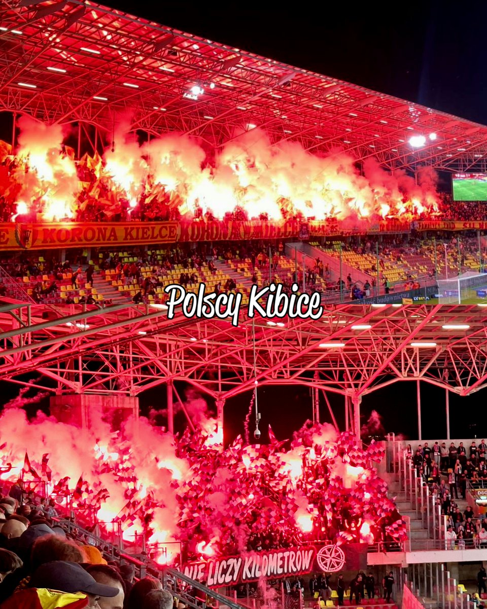 PolscyKibicePL's tweet photo. Zaprezentowanie opraw wraz z flagowiskami i pirotechniką w tym samym czasie nie było dzisiaj w Kielcach przypadkowe. Warto poczekać na oficjalne informacje! 😉🔥

#KORGÓR https://t.co/ZsjhGX211y