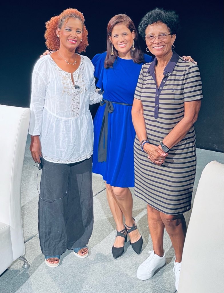 LaZafiradeCuba's tweet photo. Hoy tocó tv!!! 
Programa “Nuestra Canción” de la dir. Maritza Deschapelles, dedicado a @LosZafiros1962 y a uno de sus principales compositores, José Robles Díaz. 

Gracias por la invitación!!!
#tvcubana #músicacubana #leyendasmusicales #proyectosculturales https://t.co/2o09nx9O6B