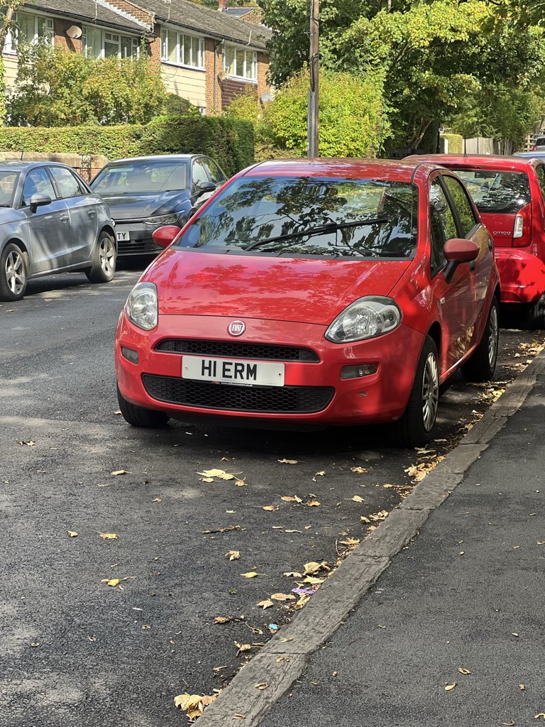 gmbarnard22's tweet photo. socially awkward car: https://t.co/07c0iBtSmG