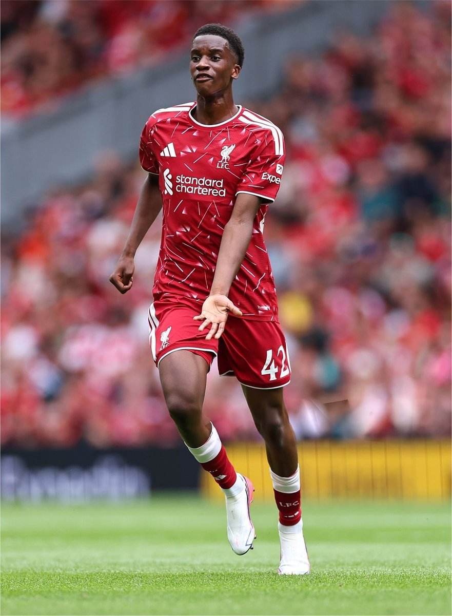 NgumohaRio_LFC's tweet photo. Completely ran the show in that first half vs Spurs. 

19 years old but playing with pure calmness under pressure

Press-resistant, breaking lines, always looking to progress forward. 

Give him more first-team minutes, the kid is a special talent. 🔴✨ https://t.co/uVnMAoZh5B