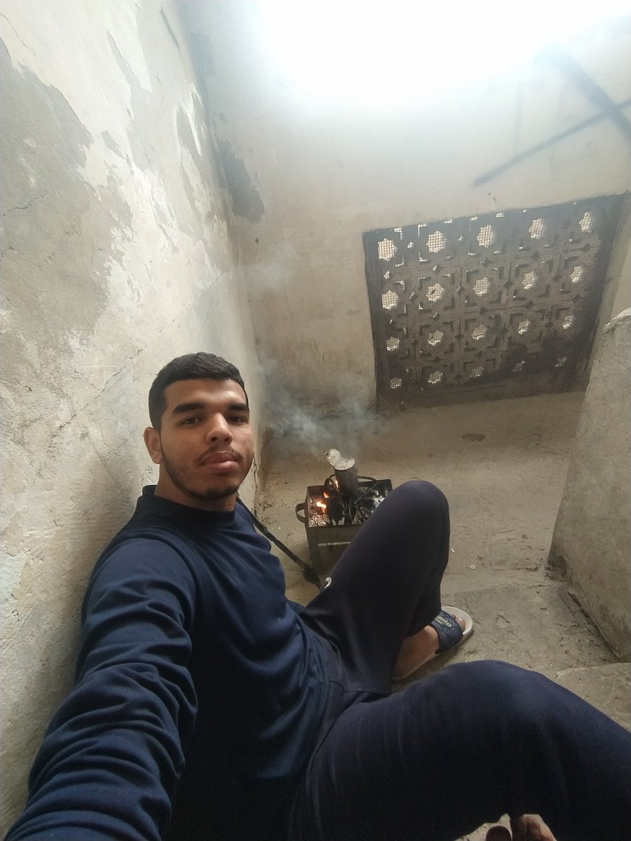 Abdalla_Gaza_'s tweet photo. I am Abdullah from Gaza, I am 21 years old, and I am the breadwinner for my family of eight. I want to obtain money to provide them with a safe life despite the miserable war.
https://t.co/hUCbsyRC5g https://t.co/lRvB5B96XF