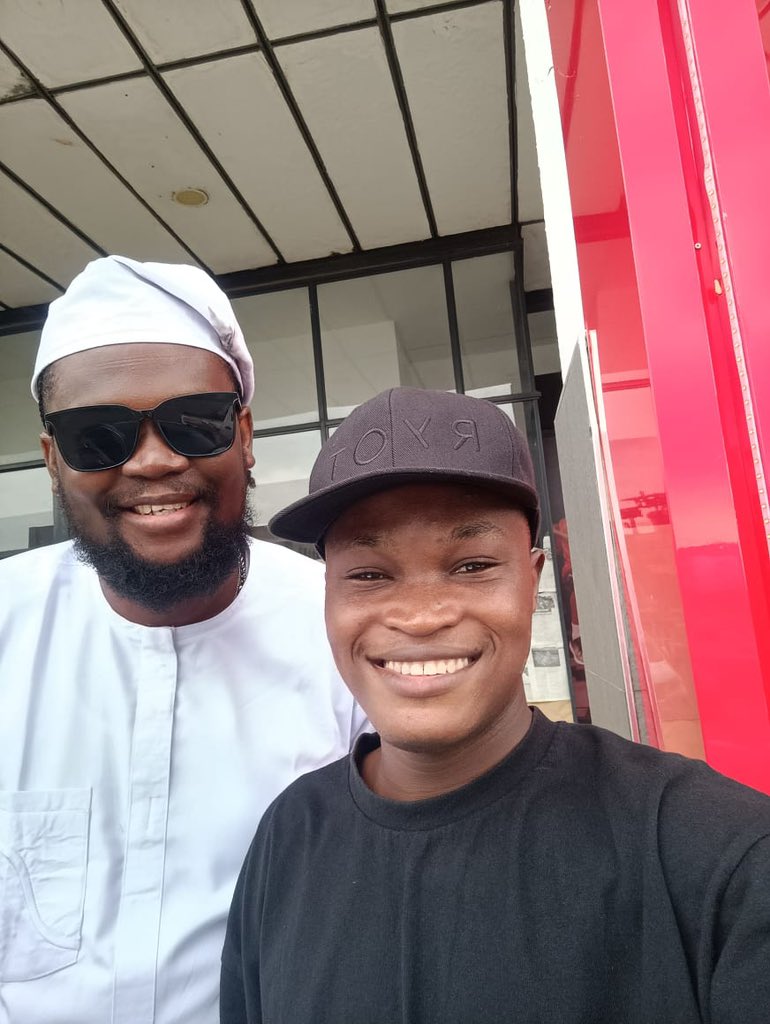 EmmaTallest's tweet photo. Ipele born.
Akure raised.
Ondo Town nurtured.
A Global Journalist 

Emmanuel Daraloye https://t.co/LwH9iDgtko