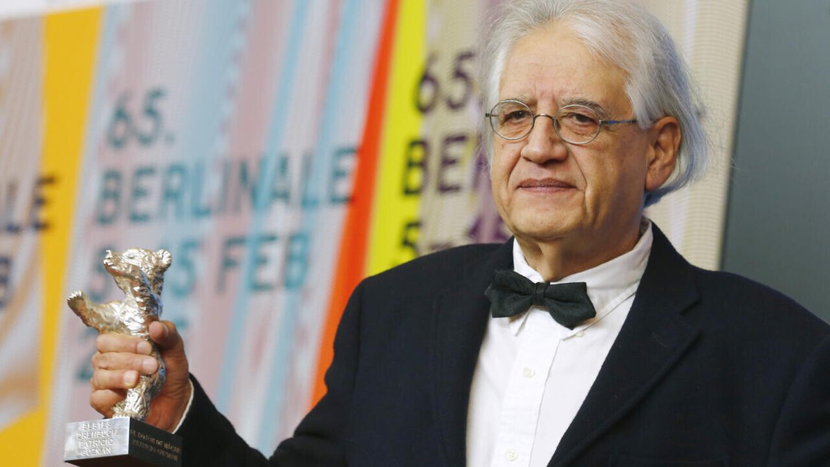 RFI's tweet photo. Cinéma: mort de Patricio Guzmán, documentariste et mémoire politique du Chili
➡️ https://t.co/00zzJA1oHx https://t.co/76zCNIvJhT