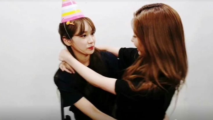 sizedolI's tweet photo. estos varones que no saben ni una mierda de chaewon por eso odio que la encontraran https://t.co/ZMoQsdR9eG