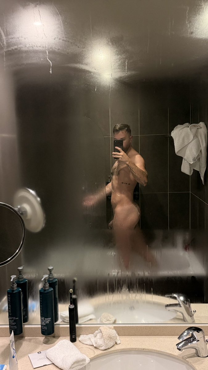 jord_dd's tweet photo. who’s washing my back then? https://t.co/q8I7jk31aO