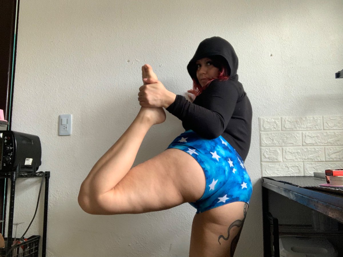 Mspickl3ss's tweet photo. do u want my peach? 🍑 https://t.co/0Qil8hGISu