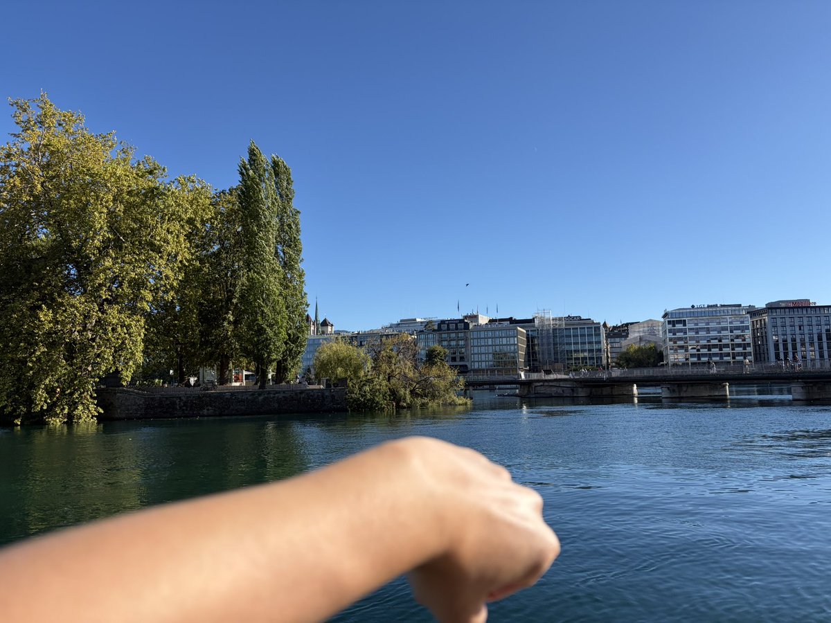 watchichii's tweet photo. スイス🇨🇭 https://t.co/qvzwW7lQMS
