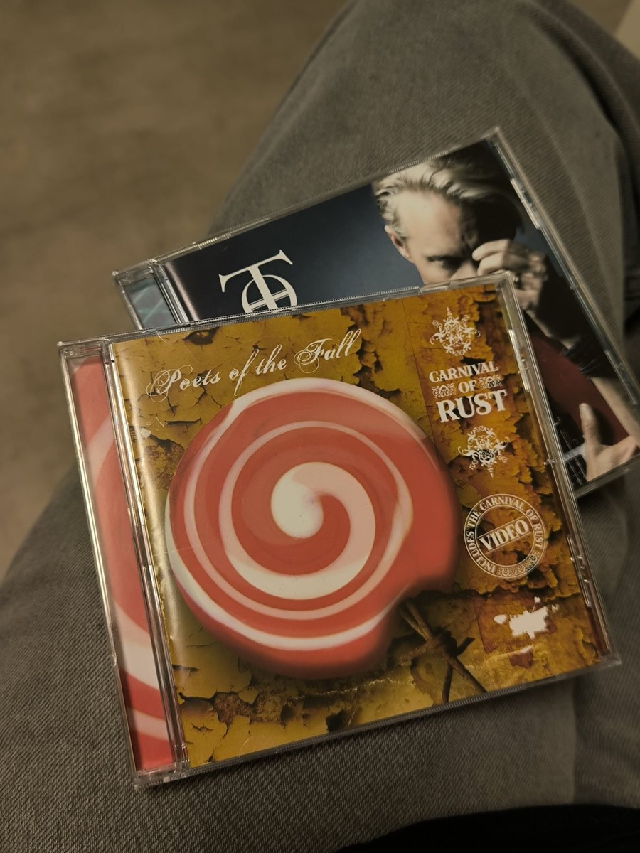 rjcthmnt's tweet photo. most of them are from the library, but i bought these for myself :3 https://t.co/tTzp3VmmKA