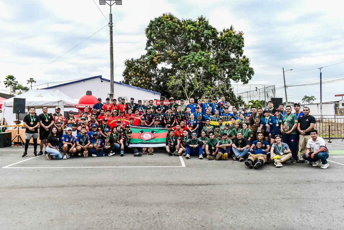 MachalaBomberos's tweet photo. El fin de semana se efectuó en la ciudad de Santa Rosa, la tercera edición de “Bomberos de Acero 2026”, una jornada que reunió a los representantes de siete cuerpos de bomberos de la provincia de El Oro: Machala, Huaquillas, Piñas, Arenillas, Pasaje, Santa Rosa y Zaruma. https://t.co/pKYxfoANDZ