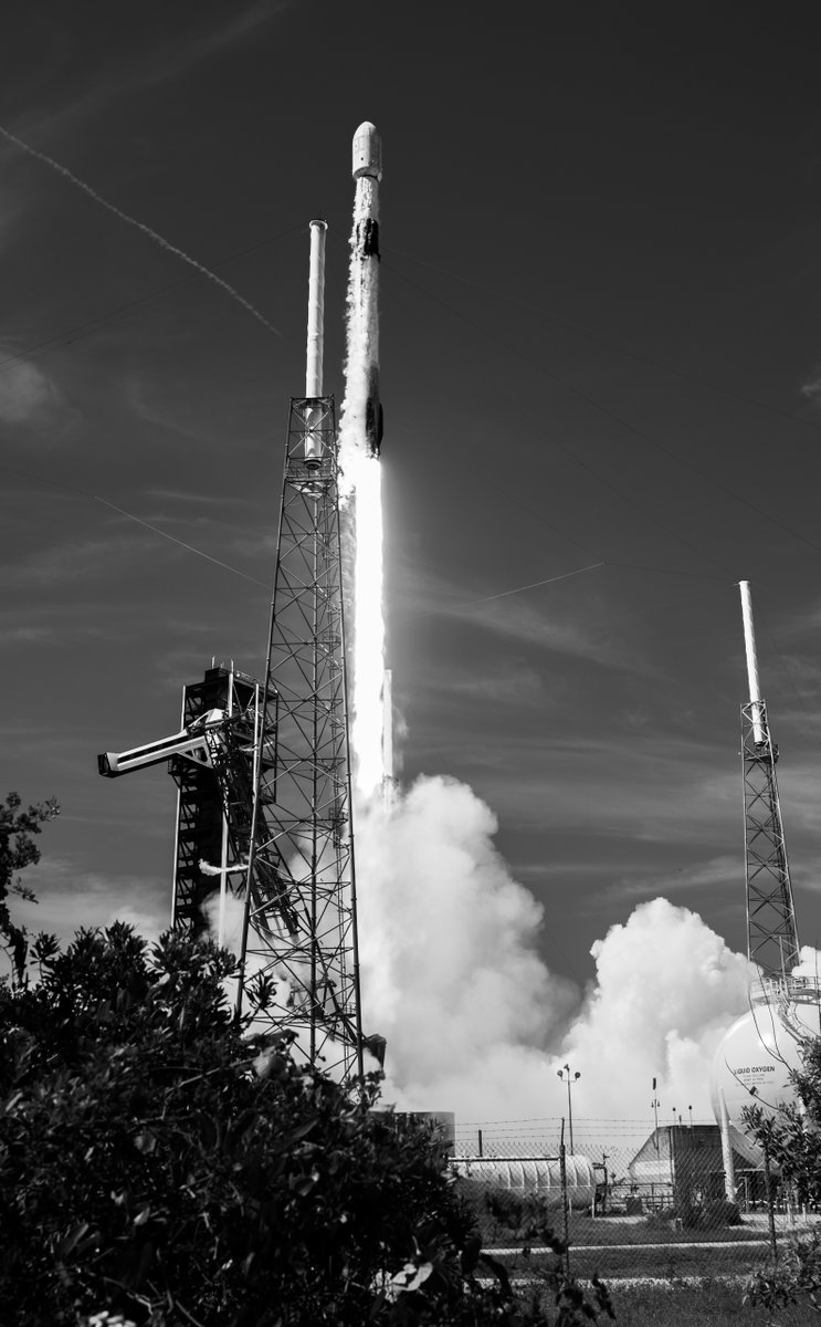 SLDelta45's tweet photo. 🔁 🚀 Launch Pad Playback 🚀 🔁

The #EasternRange supported one launch in the last week, but it was historic!

•Falcon 9 MPOWER-F 

When this mission lifted off from SLC 40 at CCSFS, it marked the 700th launch of a Falcon rocket! 

2026 Launch Count: 5️⃣ 6️⃣ https://t.co/pj4BCGPos4