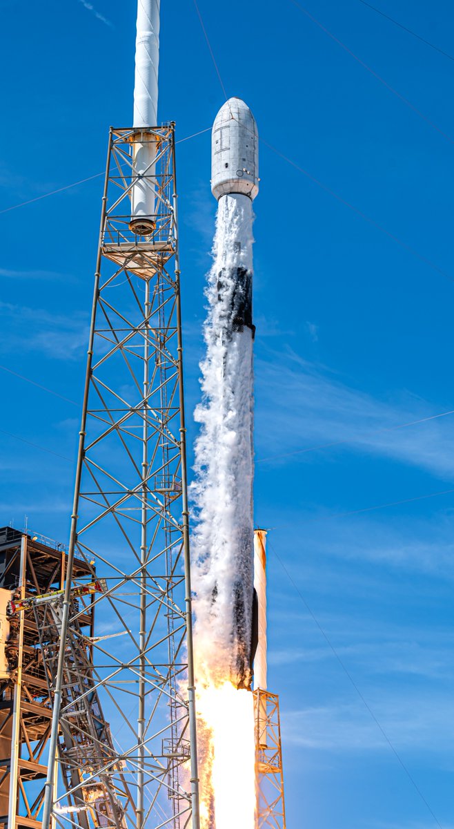 SLDelta45's tweet photo. 🔁 🚀 Launch Pad Playback 🚀 🔁

The #EasternRange supported one launch in the last week, but it was historic!

•Falcon 9 MPOWER-F 

When this mission lifted off from SLC 40 at CCSFS, it marked the 700th launch of a Falcon rocket! 

2026 Launch Count: 5️⃣ 6️⃣ https://t.co/pj4BCGPos4