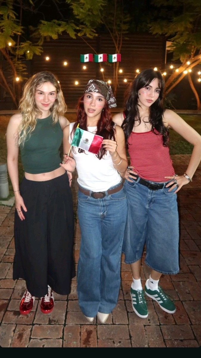 alitamacarroni's tweet photo. las amo wawitas ojalá los mexicanos fueran de verdad 🙏🙏🙏 https://t.co/1yd4JbUVqy